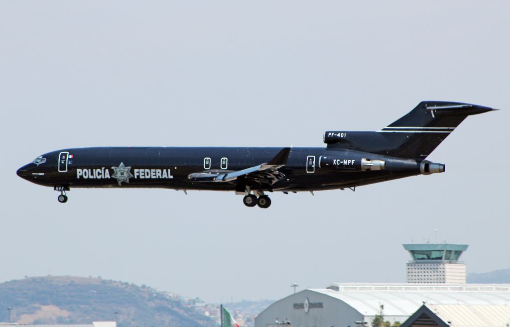 BOEING 727-200 (XC-MPF) - Policía Federal / Boeing 727-264(Adv)(F) / XC-MPF "PF-401" / MMMX 05/2020