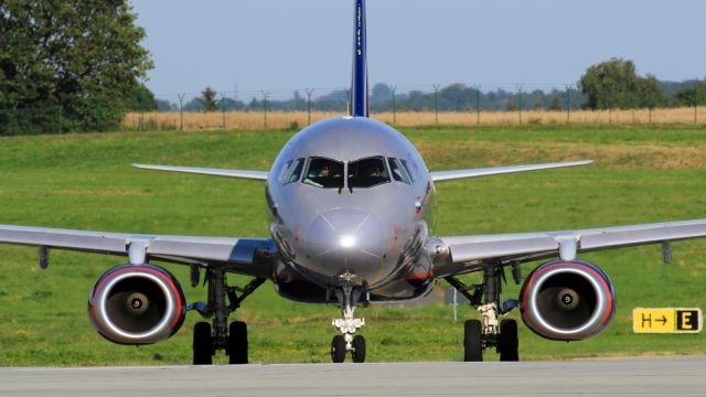 Sukhoi Superjet 100 (RA-89007)