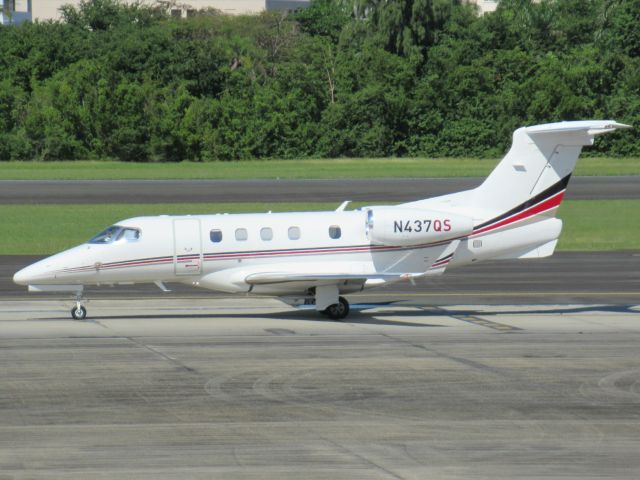 Embraer Phenom 300 (N437QS)