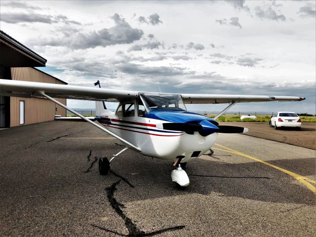 Cessna Skyhawk (N4413S)