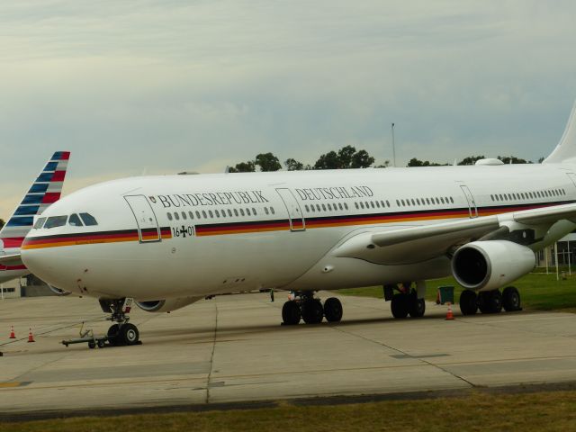 Airbus A340-300 (N1601)