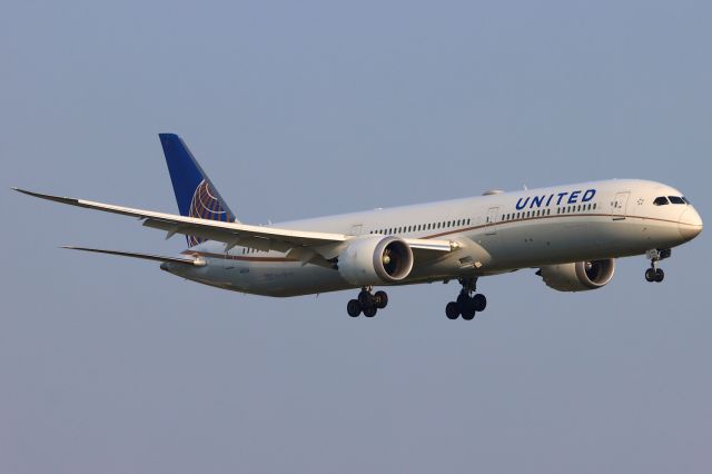 BOEING 787-10 Dreamliner (N12004)