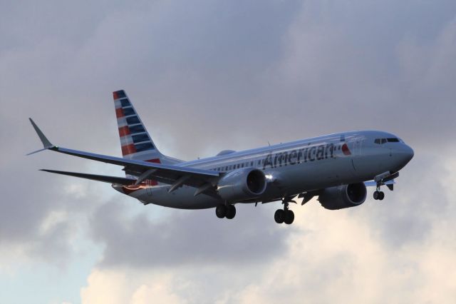 Boeing 737 MAX 8 (N324RN) - Landing at MIA on the evening of the 17th of October, 2018. I sure wished that they would have been more sunshine.br /br /This is a fairly new airplane with A/W date of the 22nd of August, 2018.
