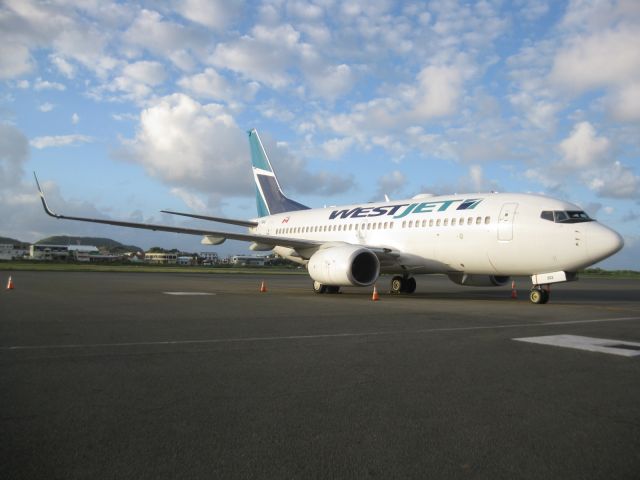 Boeing 737-700 (C-FEWJ)