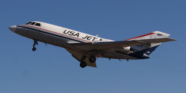 Dassault Falcon 20 (N811AA) - A 1968 model Dassault / SUD Fan Jet Falcon Series D departing Pryor Field Regional Airport -  mid-afternoon, January 22, 2022.