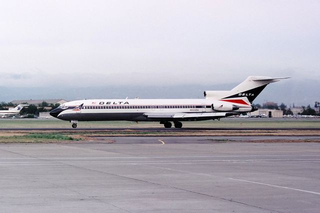 BOEING 727-200 (N533DA) - KSJC - 1994 view of a KSLC bound 727-200 rolling on the taxiway to Runway 30L.