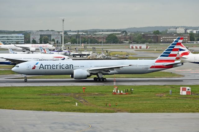 BOEING 777-300 (N729AN)