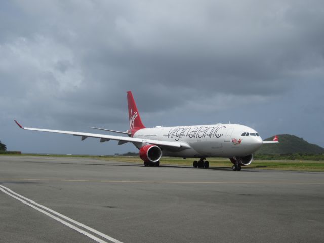 Airbus A330-200 (G-VMIK)