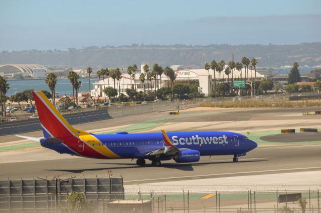 Boeing 737-800 (N8519R) - Southwest Airlines taking off from San Diego