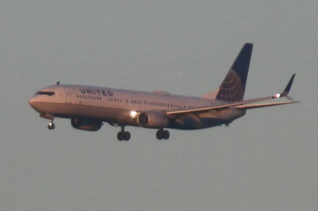 Boeing 737-900 (N39450) - Runway: 28C. Operating as UAL1710 on 1/27/2018.