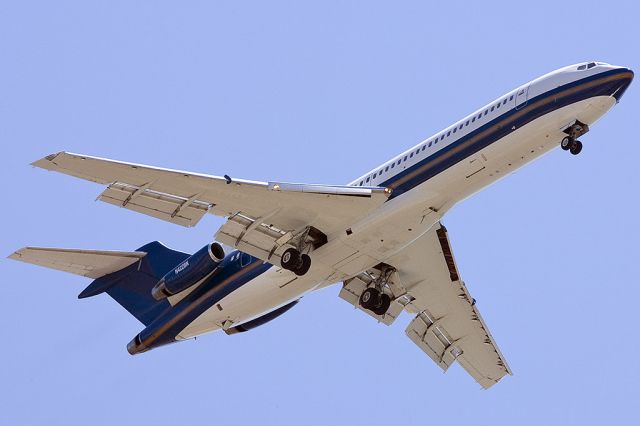 Boeing 727-100 (N422BN)