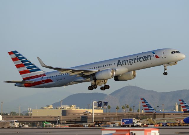 Boeing 757-200 (N200UU)