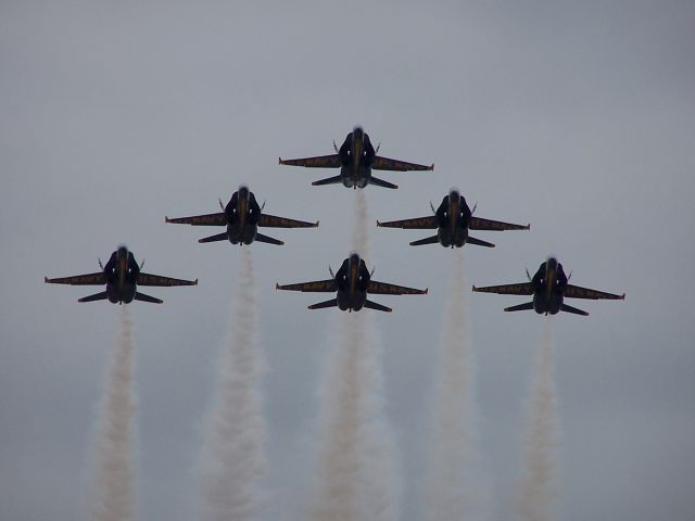 McDonnell Douglas FA-18 Hornet — - MCAS Miramar Airshow 2006  San Diego, CA  Diamond six ship formation!