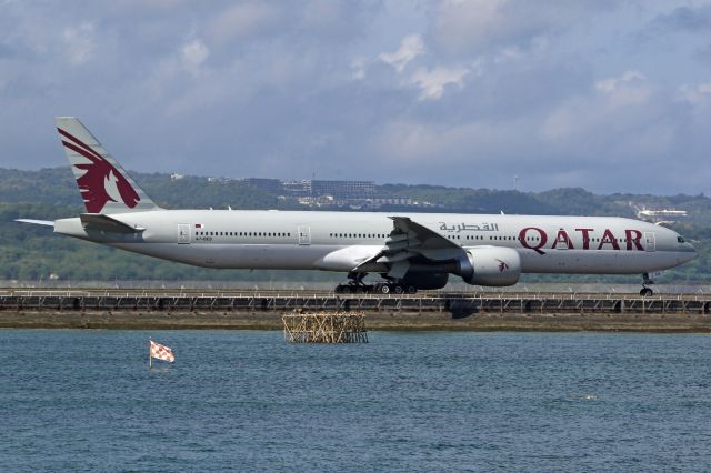 Boeing 777-200 (A7-BEB)