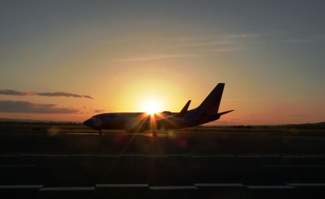 Boeing 737-700 — - Sunset at PDX.