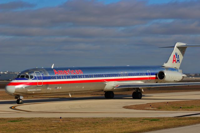 McDonnell Douglas MD-83 (N485AA)