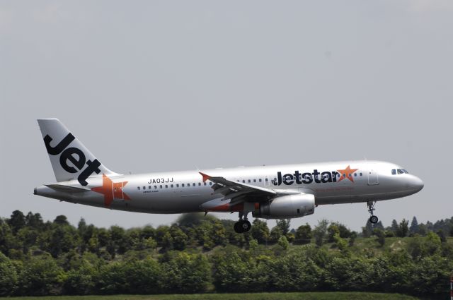 Airbus A320 (JA03JJ) - Final Approach to Narita Intl Airport Rwy16L on 2013/05/06