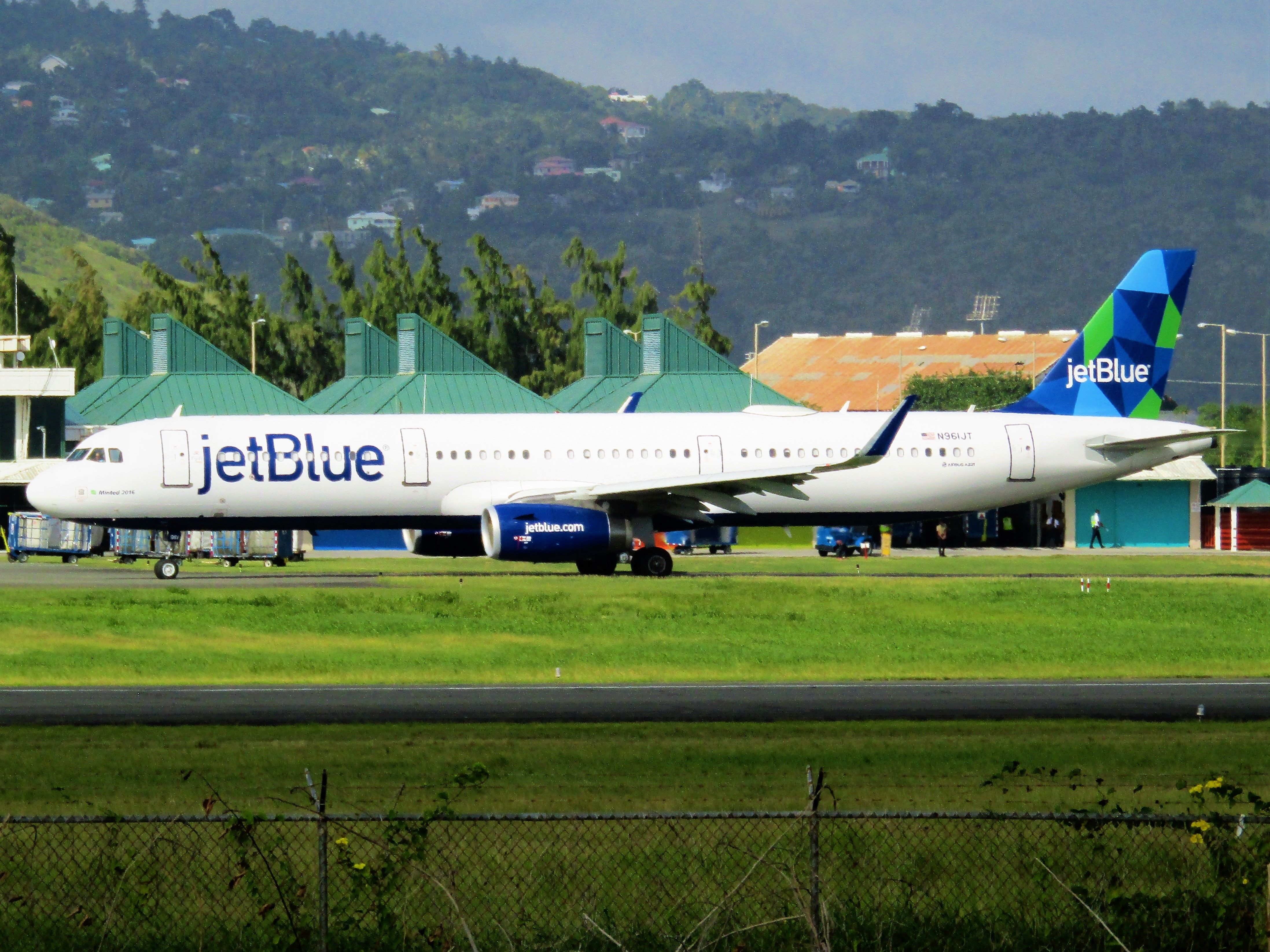 Airbus A321 (N961JT)