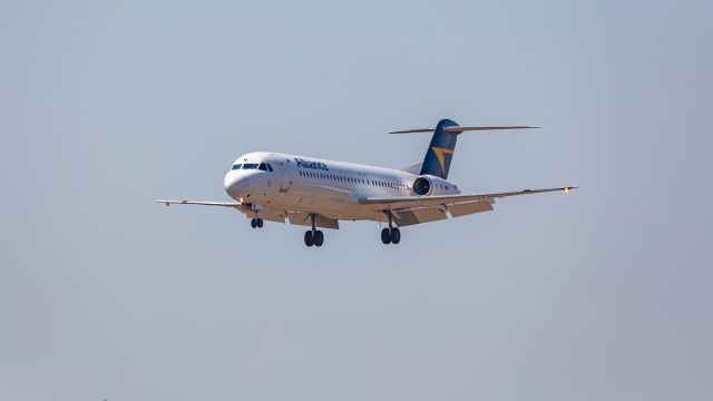 Fokker 100 (VH-XWM)