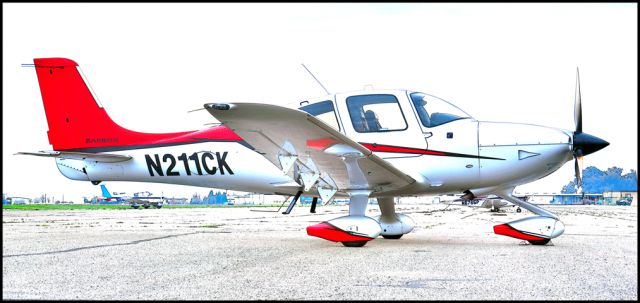 Cirrus SR22 Turbo (N211CK) - Carbon Cirrus