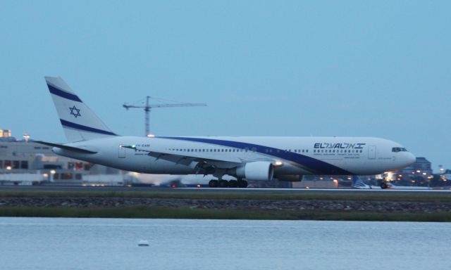 BOEING 767-300 (4X-EAM) - Arrival to BOS just before sunrise.