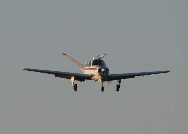 Beechcraft 35 Bonanza (N1XD) - 1961 Beech N35 landing on 14 at the Downtown Shreveport airport.