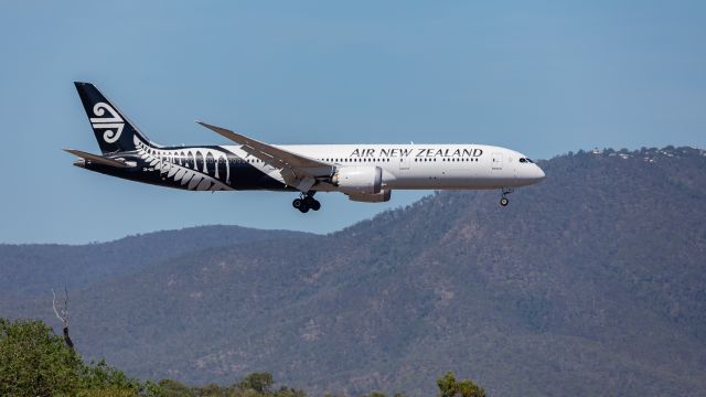 Boeing 787-9 Dreamliner (ZK-NZI)