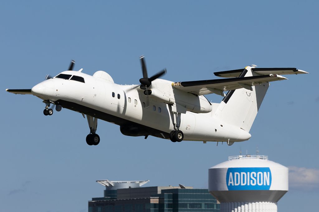 de Havilland Dash 8-200 (N986HA)