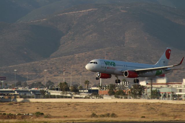 Airbus A320 (XA-VAK) - APROXIMANCIÓN POR PISTA 27