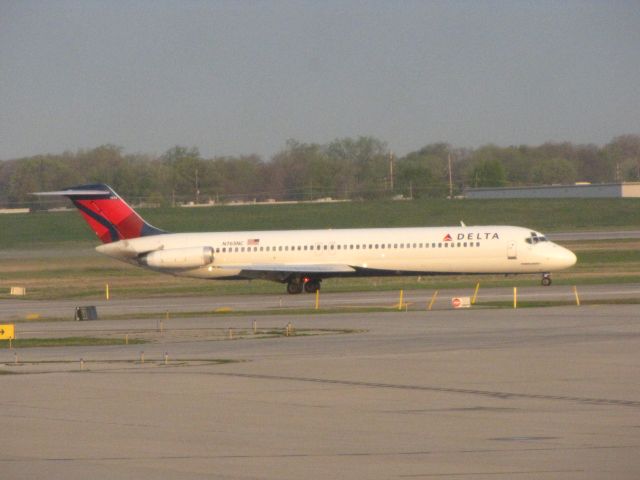 McDonnell Douglas DC-9-50 (N765NC)