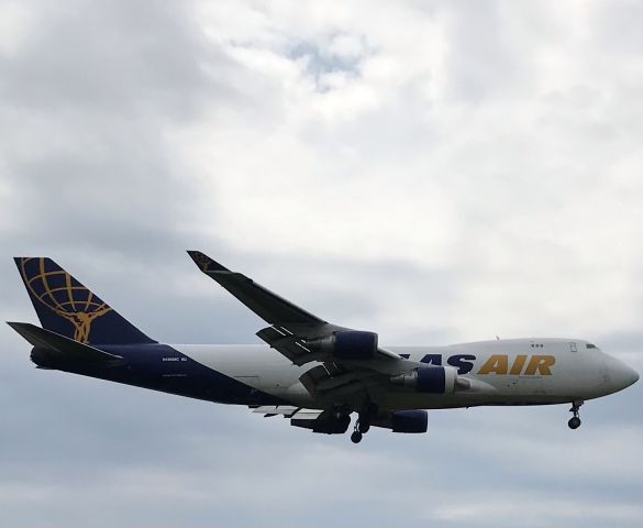 Boeing 747-400 (N486MC) - Runway 25 arrival! 6/6/22.