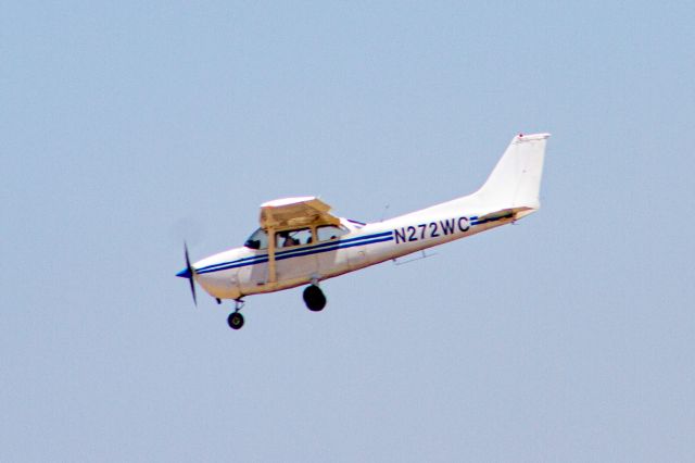 Cessna Skyhawk (N272WC)