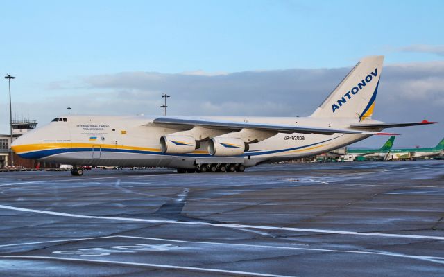 Antonov An-124 Ruslan (UR-82008) - adb an-124 ur-82008 in new colors at shannon 24/3/15.