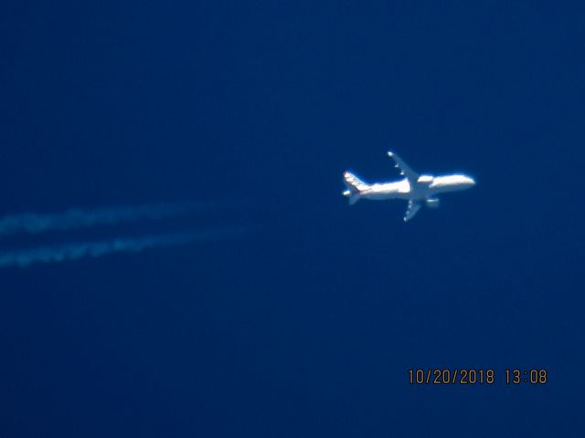 Airbus A320 (N126UW)