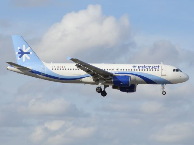 Airbus A320 (XA-ABC)
