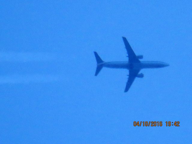 BOEING 737-400 (N129AC) - Flying low and around a thunderstorm. 