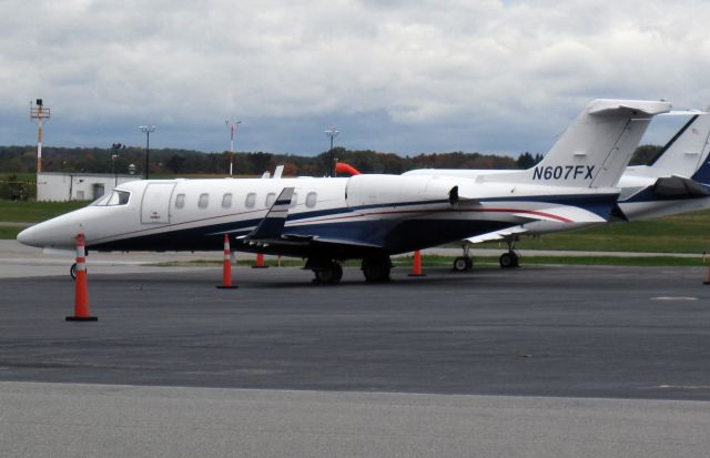 Learjet 40 (N607FX)
