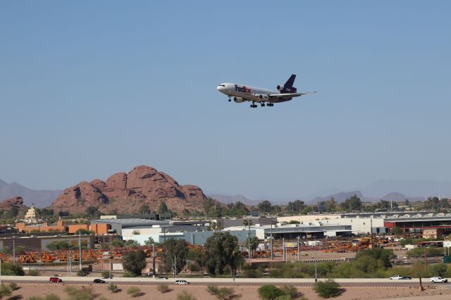 McDonnell Douglas DC-10 (N319FE)