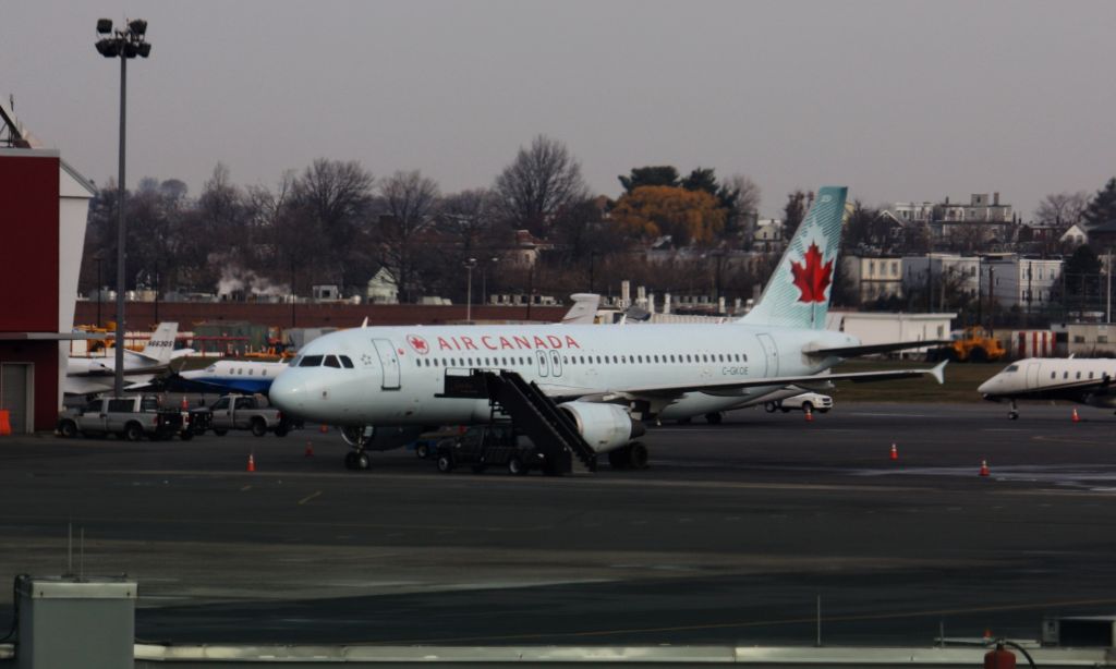Airbus A320 (C-GKOE) - Air Canada A320 doing a sports charter.