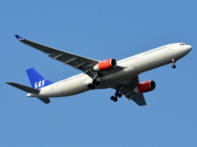 Airbus A330-300 (LN-RKT) - Kongelundsfortet RWY04L