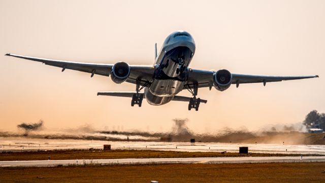 Boeing 777-200 (G-YMMD)