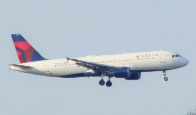 Airbus A320 (N327US)