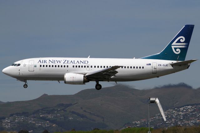 BOEING 737-300 (ZK-SJE)