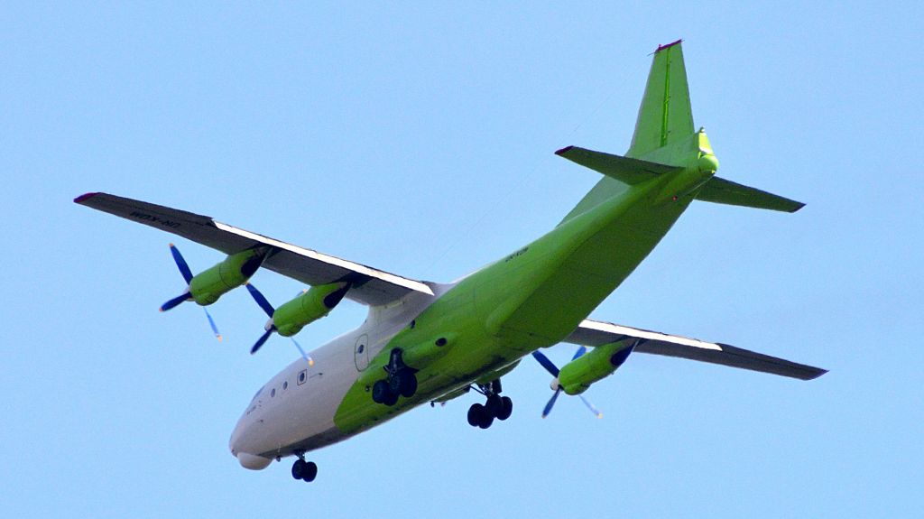 Antonov An-12 (UR-KDM)