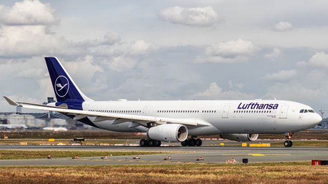 Airbus A330-300 (D-AIKP)