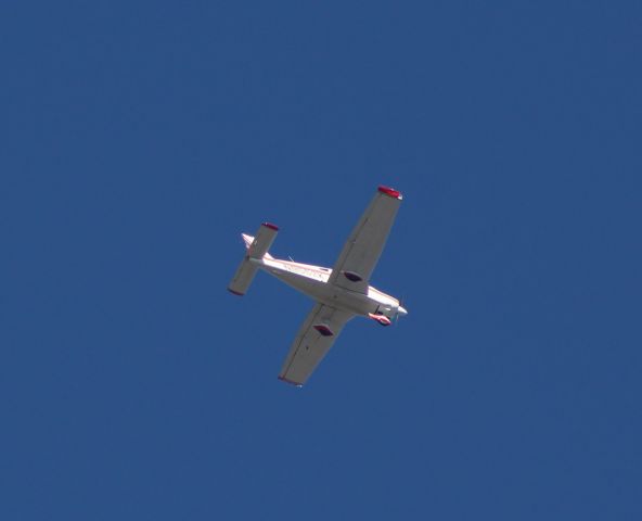 Piper Cherokee (N9552K)