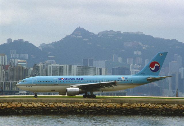 Airbus A300F4-200 (HL7238) - Taxing at Kai Tak Intl Airport on 1987/08/07