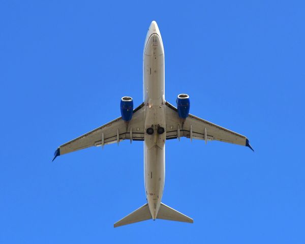 Boeing 737-800 (N27213) - United Airlines Boeing 737-824(WL) N27213 in San Diego 
