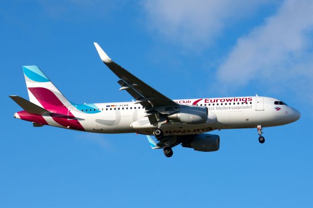 Airbus A320 (D-AEWM)