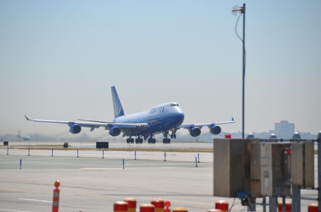 Boeing 747-400 (N173UA)